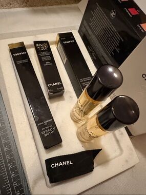 CHANEL empty boxes.Ribbon and N0 5 frangrance
